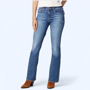 Levi Strauss Women’s Mid-Rise Bootcut Jeans Size 8 Long Medium Wash